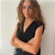 Graduada en Farmacia por la Universidad de Santiago de Compostela, conocimientos técnicos en matemáticas, estadística, anatomía...